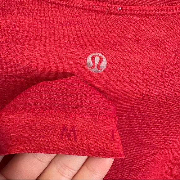 Lululemon Medium Metal Vent Tech Red - Picture 3 of 4